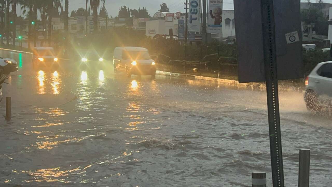 Muğla’yı Sağanak ve Fırtına Vurdu: Bodrum’da Kanalizasyon Taştı, Evleri Pis Su Bastı 1